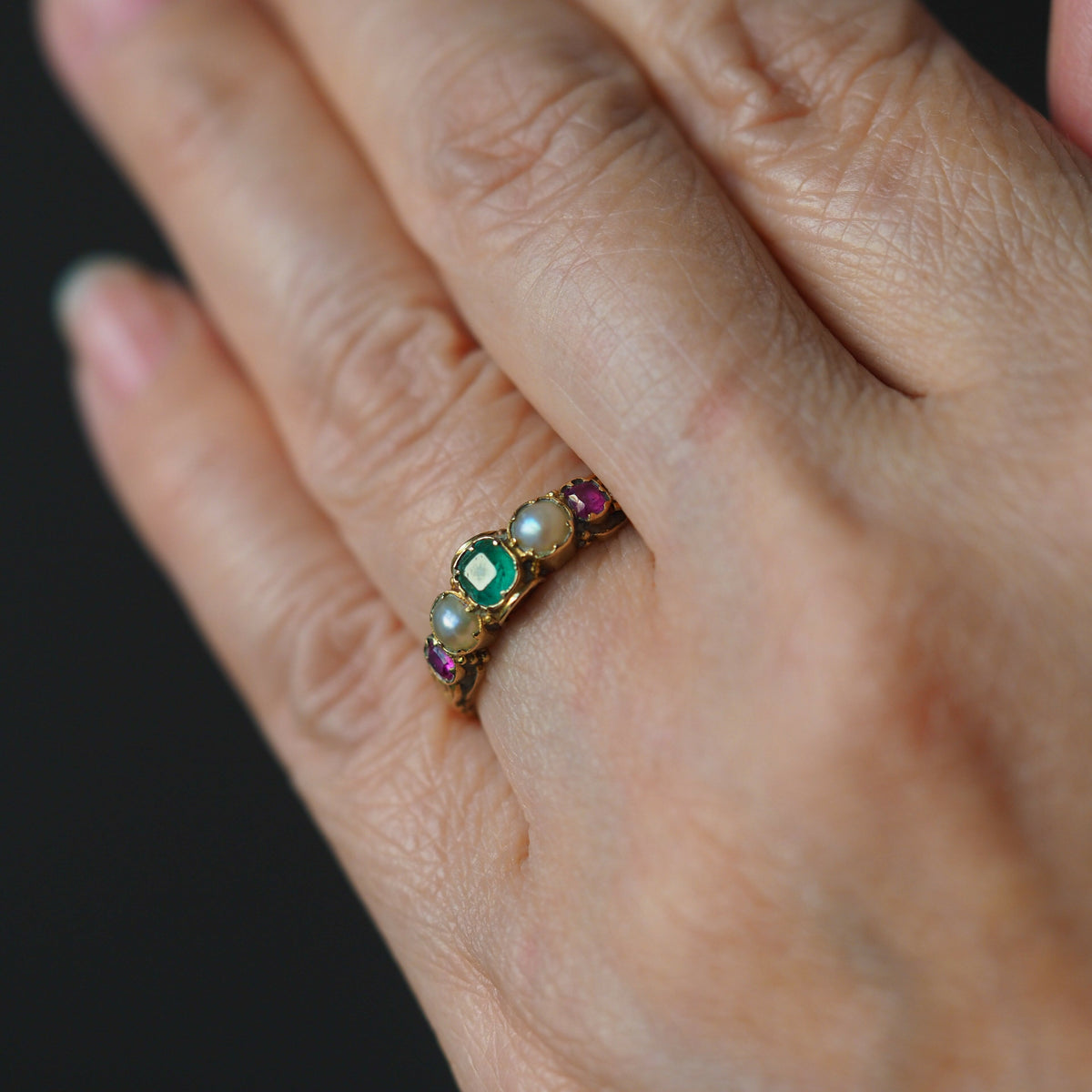 英国 ビンテージ ゴールド 指輪 エメラルド　ダイヤモンド 10日間限定！】 イギリス ビンテージ 9金 ダイヤモンド エメラルド