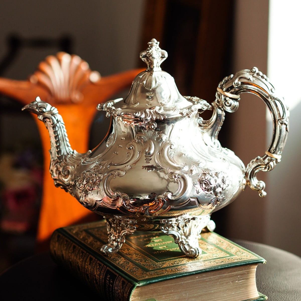 フランスアンティークシルバーコーヒーポットティーポットアール・ヌーヴォーロココ ロココスタイルスターリング・シルバー ティーポット『宮廷の