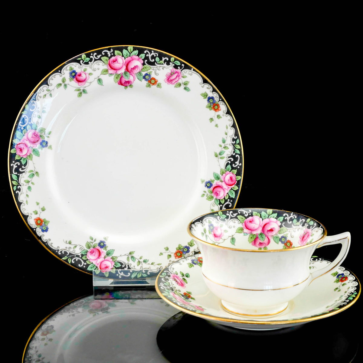 エインズレイ トリオ カップ＆ソーサー+プレート『ローズ・ノクターン