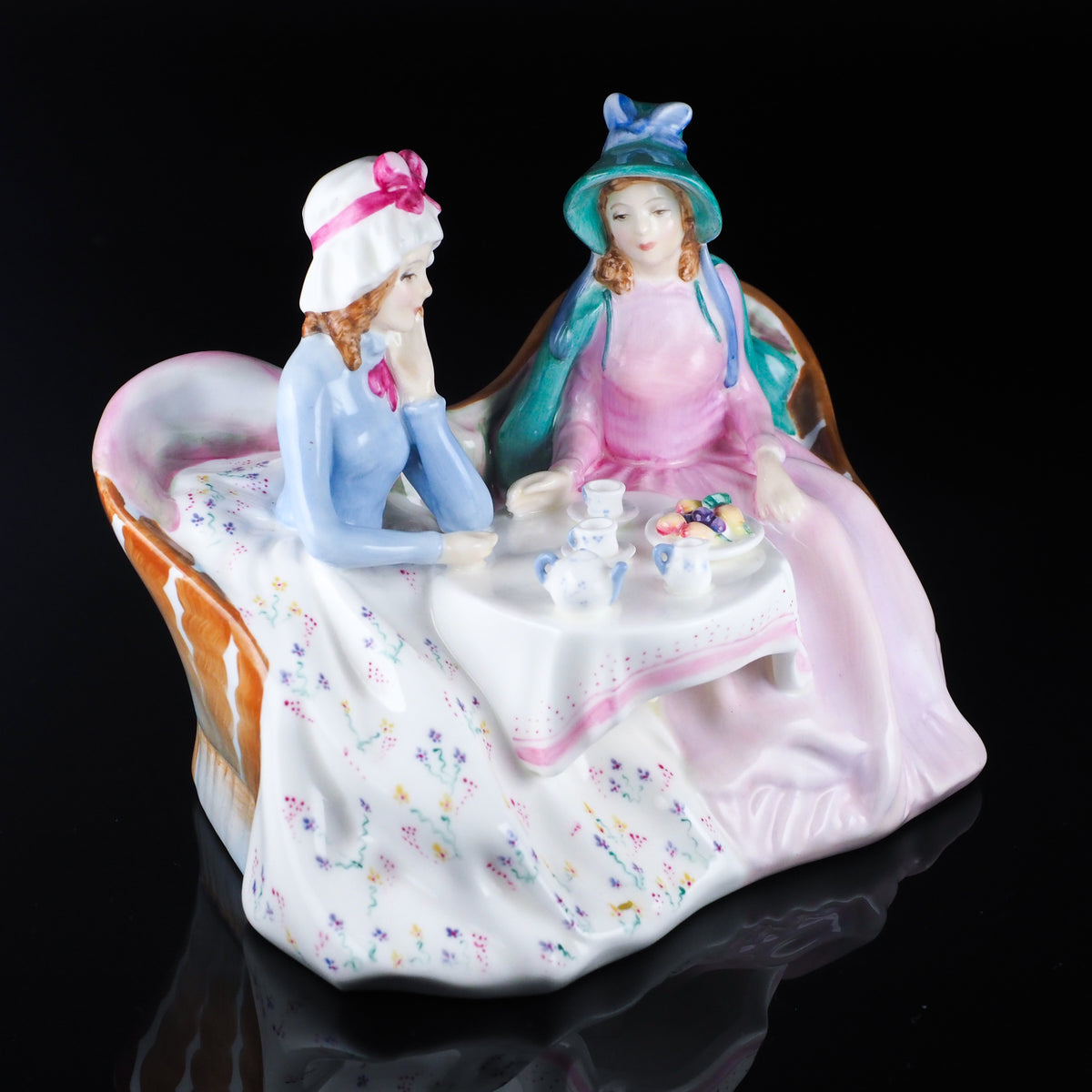 ロイヤルドルトン フィギュリン アフタヌーンティー Doulton 【公式通販】