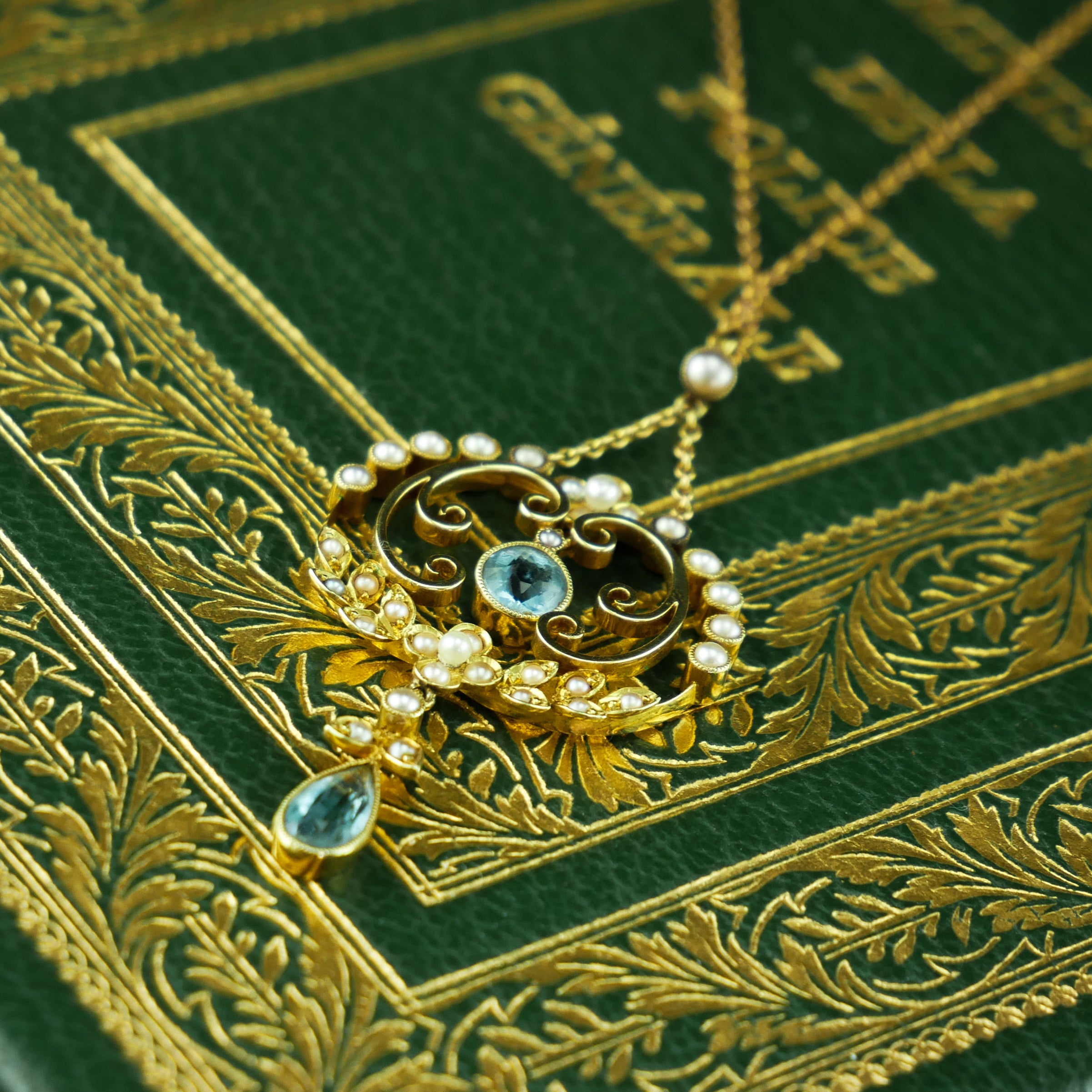 アクアマリン パール ドロップス ゴールドネックレス - 英国