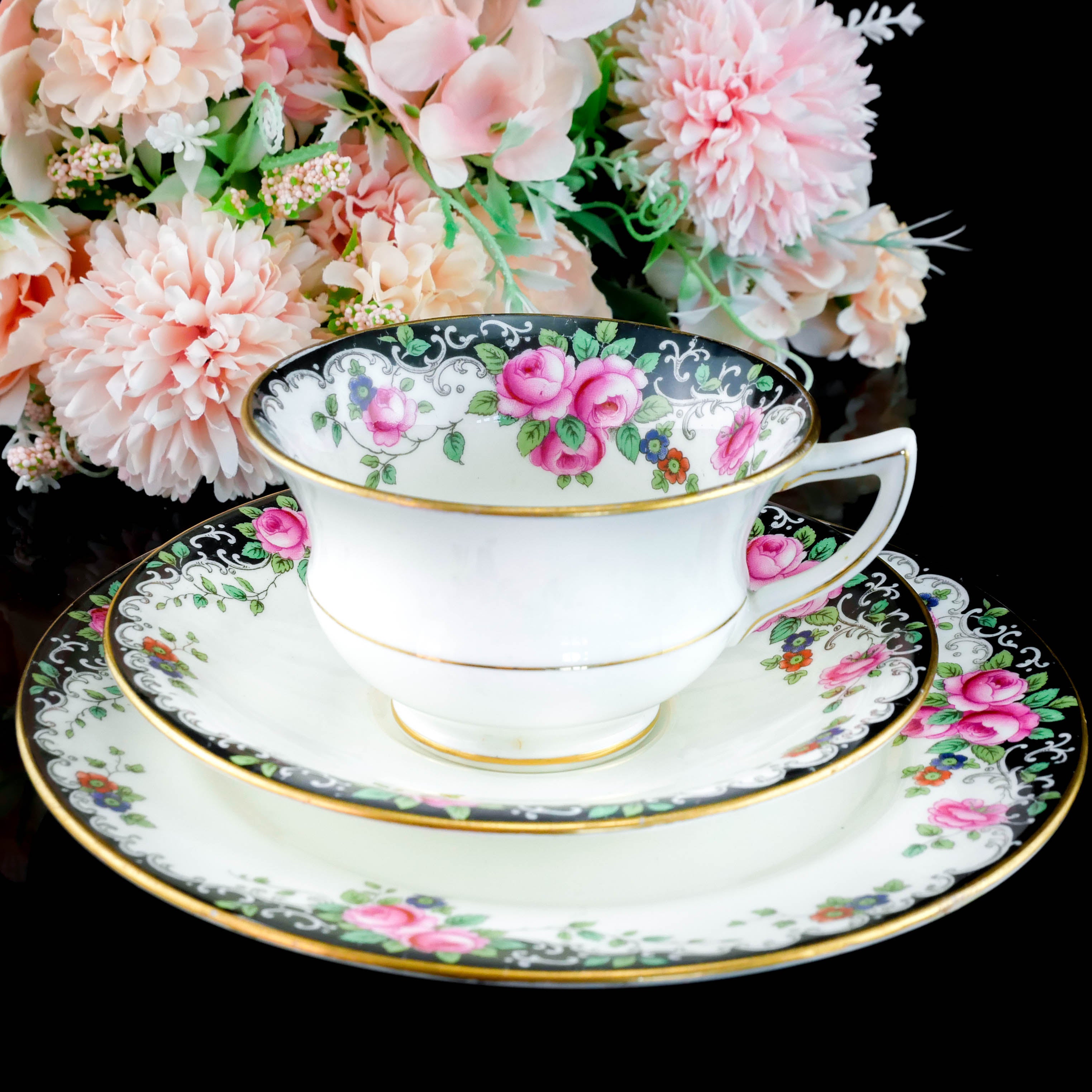 エインズレイ トリオ カップ＆ソーサー+プレート『ローズ・ノクターン