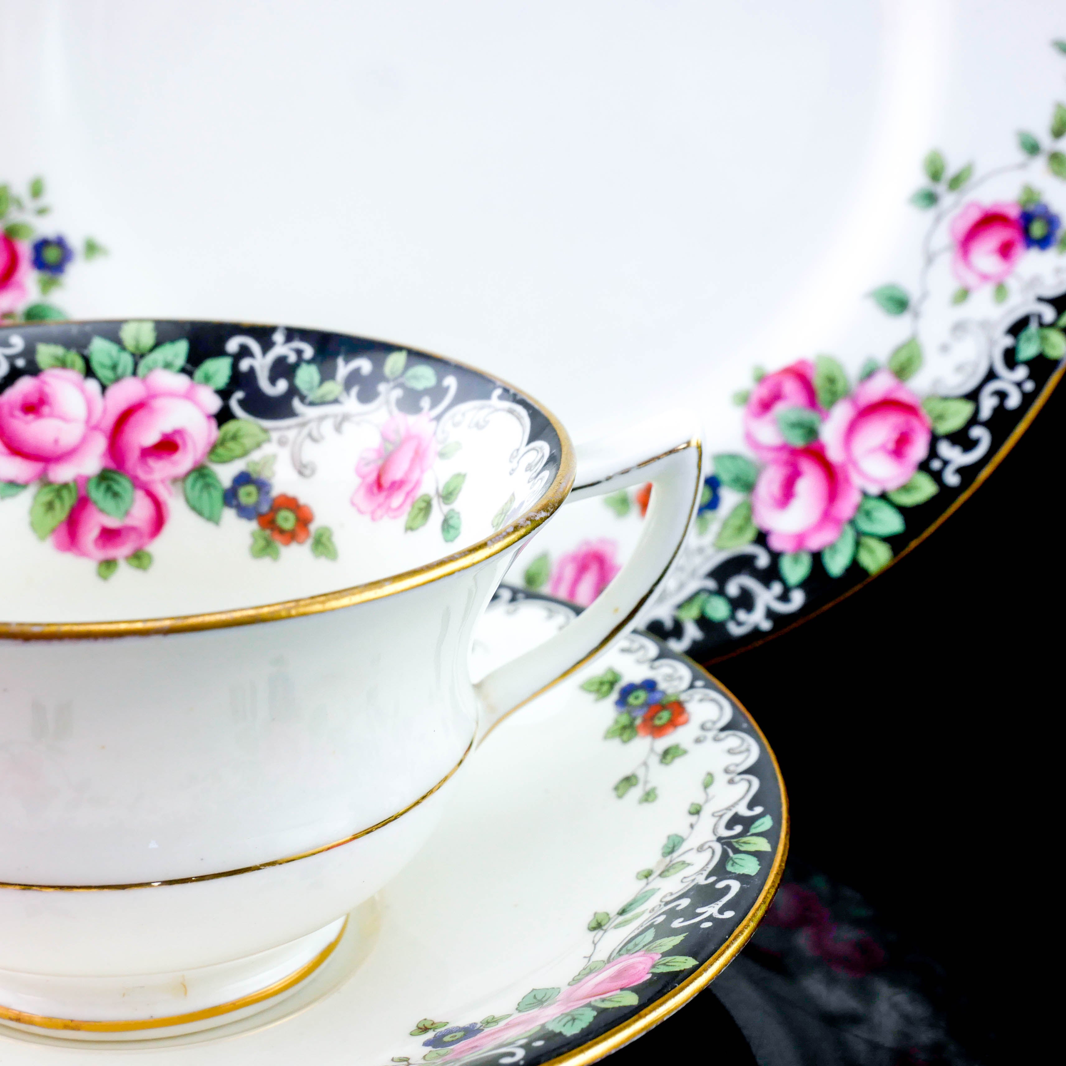 エインズレイ トリオ カップ＆ソーサー+プレート『ローズ