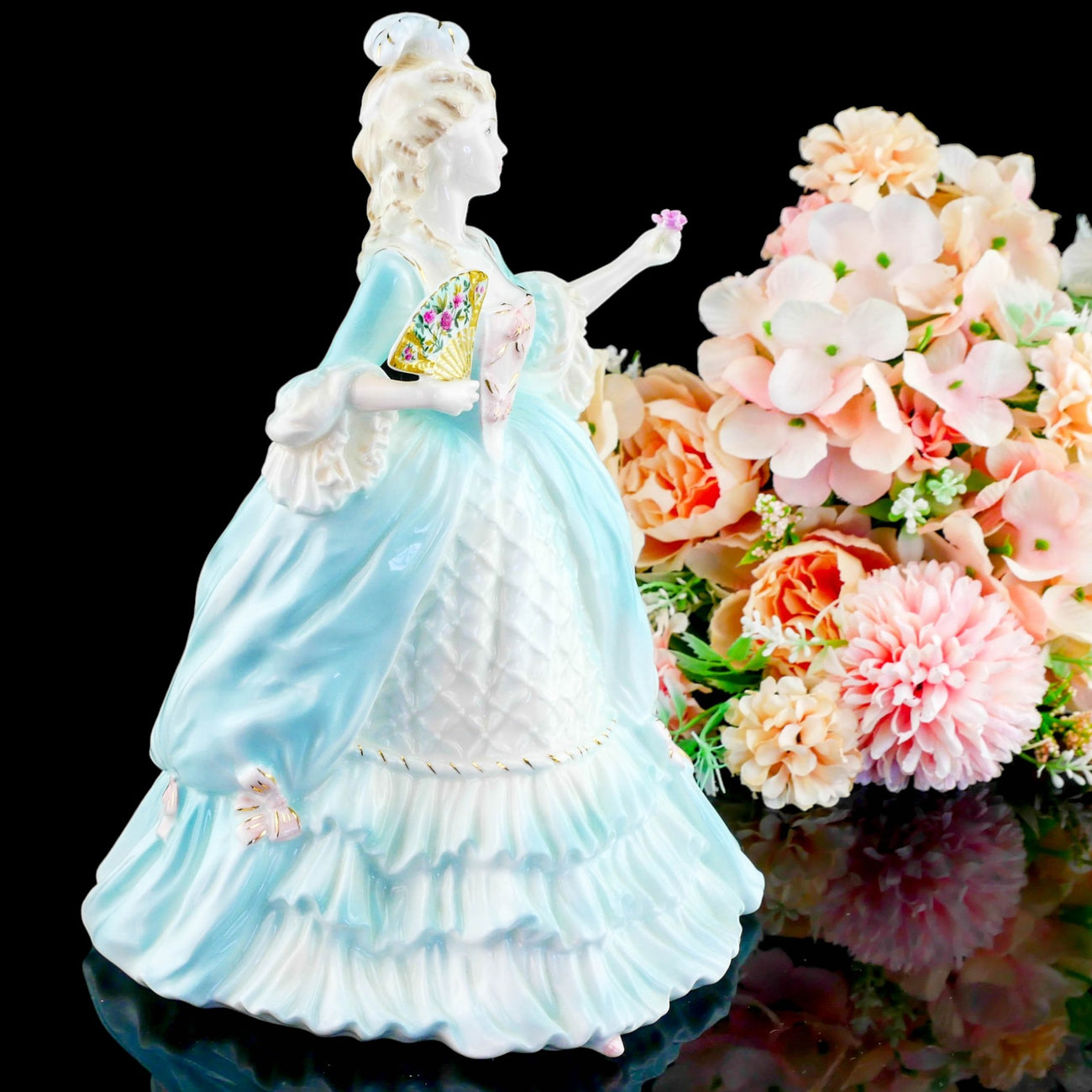 Marie_Antoinette_05_1300x.jpg?