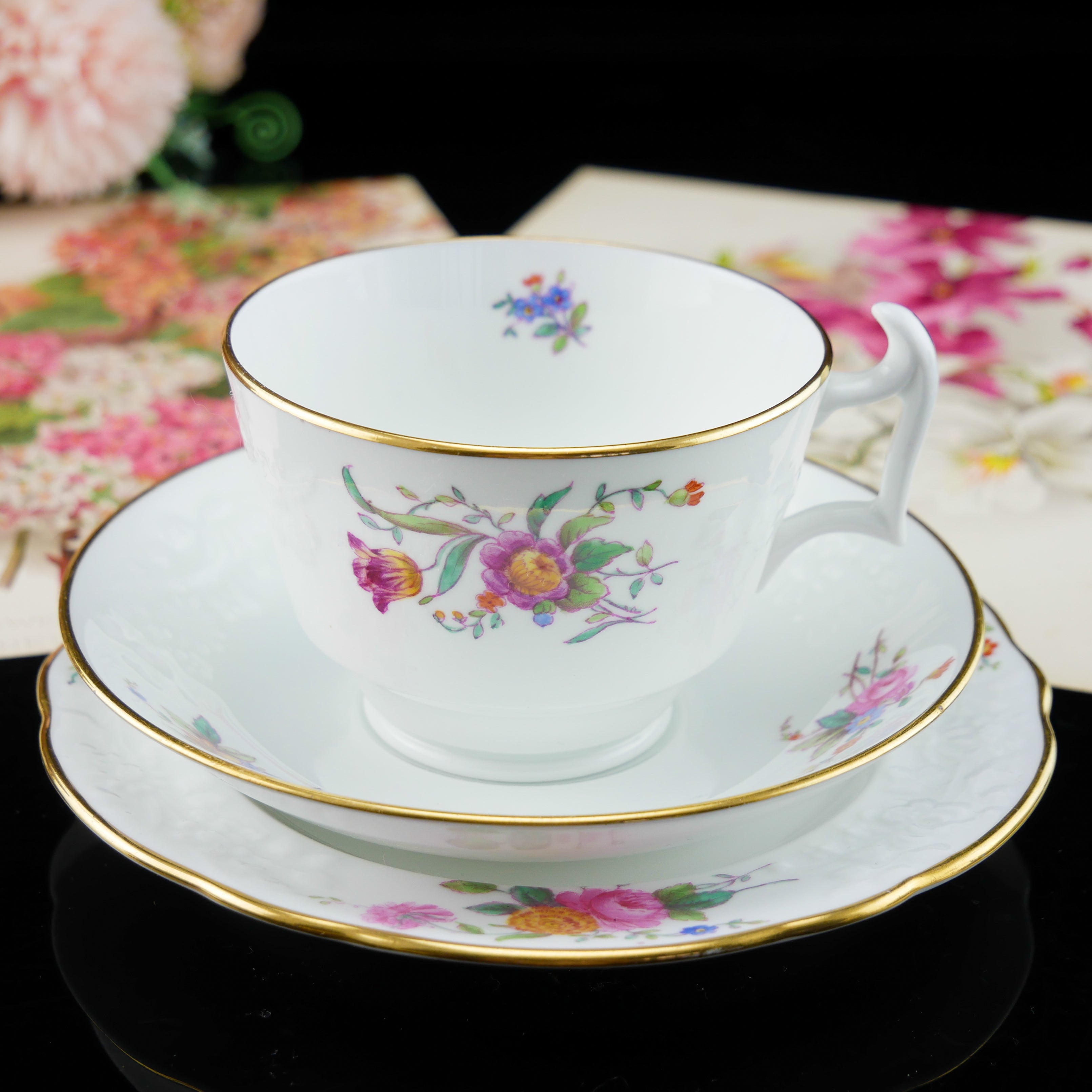 Spode Copeland スポードコープランド『エンボスの花』 スポード・コープランド ティーセット - 英国アンティークス アンティークカップ, アンティークシルバー,アンティークジュエリー