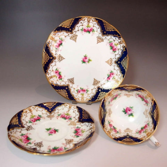 アンティーク　リンドナー・金彩コバルト薔薇図紋 キャビネットトリオ コウルドン1920年代製 ピンクの金彩トリオ | Bunny Ears Antiques